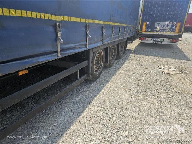 Öppen semitrailer med kapell Schmitz Cargobull Semitrailer Curtainsider Mega