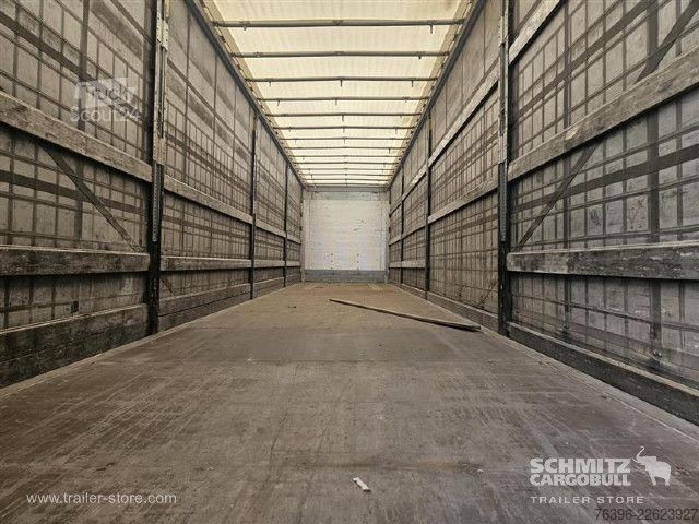 Öppen semitrailer med kapell Schmitz Cargobull Semitrailer Curtainsider Standard