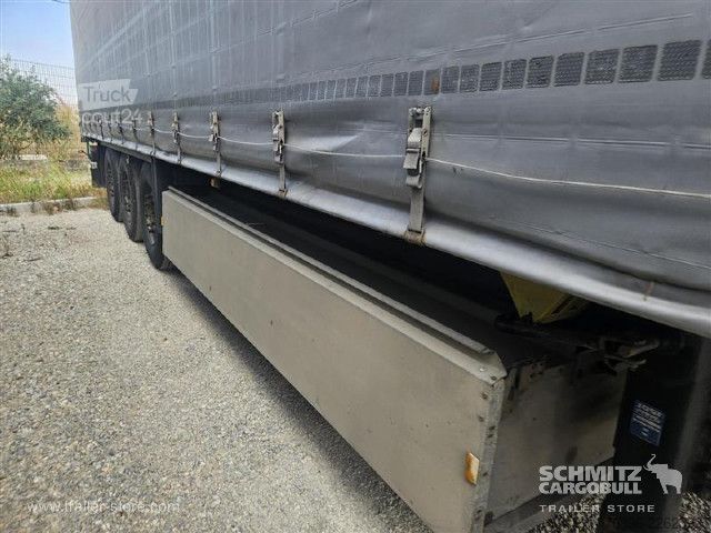 Öppen semitrailer med kapell Schmitz Cargobull Semitrailer Curtainsider Standard