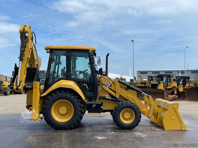 Kombination af gravemaskine og læsser Caterpillar 424