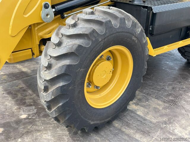 Kombination af gravemaskine og læsser Caterpillar 424
