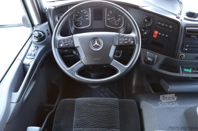 Tovorno vozilo s ravno platformo in ponjavo Mercedes-Benz Atego 1524 L