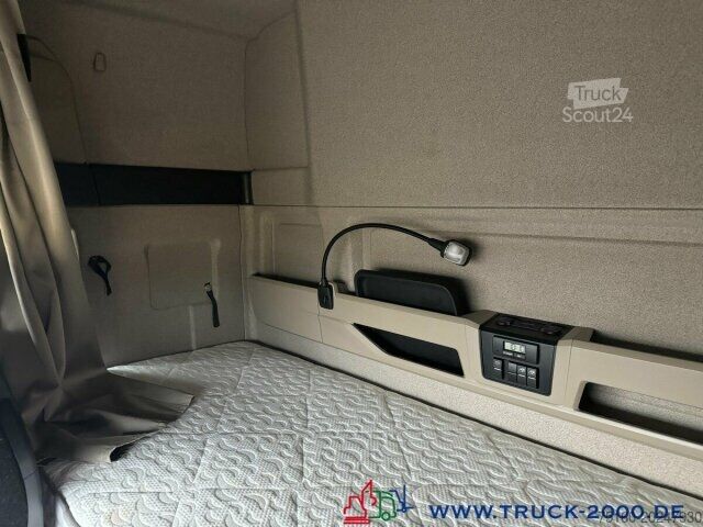 Camión con caja móvil MAN TGX 18.360 BDF XL Haus Bett Standheizung 268TKM