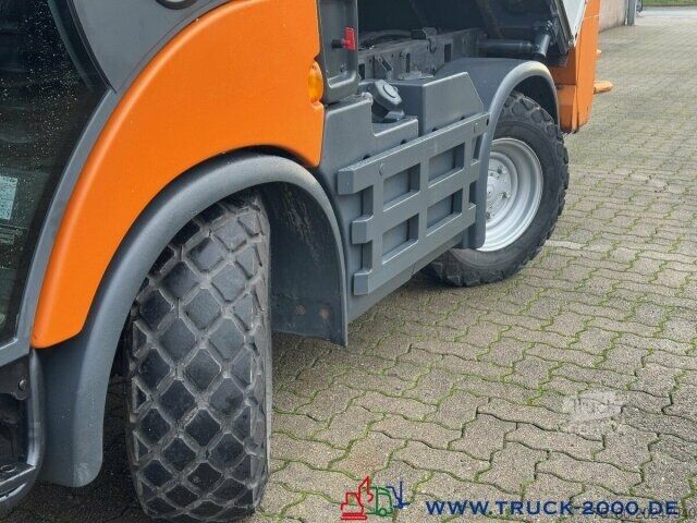 Balayeuse de voirie Multicar Tremo X56 Winterdienst Streuer + Besen NUR8568KM