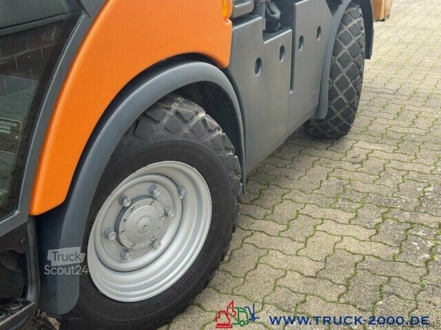 Balayeuse de voirie Multicar Tremo X56 Winterdienst Streuer + Besen NUR 14TKM