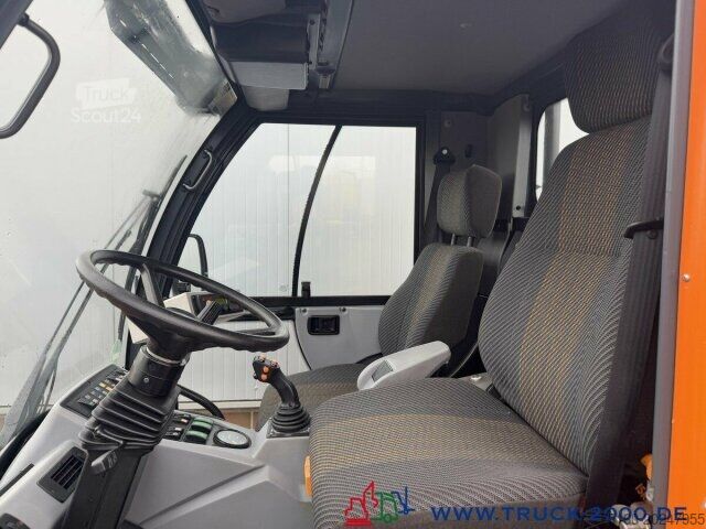 Balayeuse de voirie Multicar Tremo X56 Winterdienst Streuer + Besen NUR 10TKM