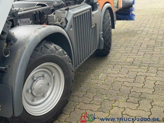 Balayeuse de voirie Multicar Tremo X56 Winterdienst Streuer + Besen NUR 10TKM
