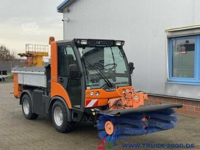 Balayeuse de voirie Multicar Tremo X56 Winterdienst Streuer + Besen NUR 10TKM