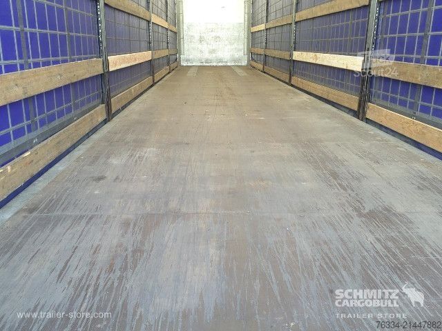 Auflieger mit Pritsche & Plane Schmitz Cargobull Semitrailer Curtainsider Mega