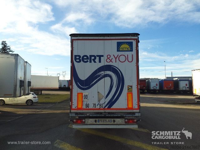 Auflieger mit Pritsche & Plane Schmitz Cargobull Semitrailer Curtainsider Mega