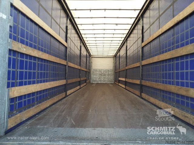 Auflieger mit Pritsche & Plane Schmitz Cargobull Semitrailer Curtainsider Mega