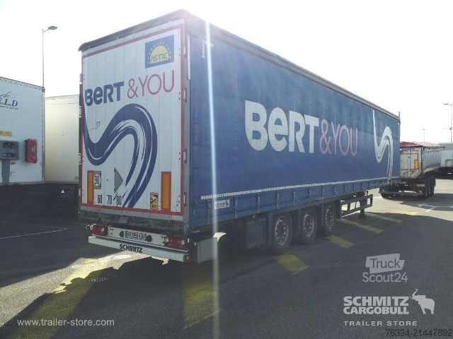 Auflieger mit Pritsche & Plane Schmitz Cargobull Semitrailer Curtainsider Mega