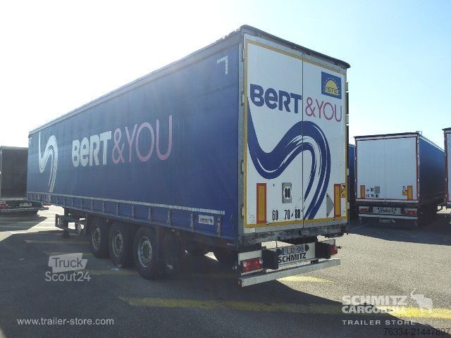 Auflieger mit Pritsche & Plane Schmitz Cargobull Semitrailer Curtainsider Standard