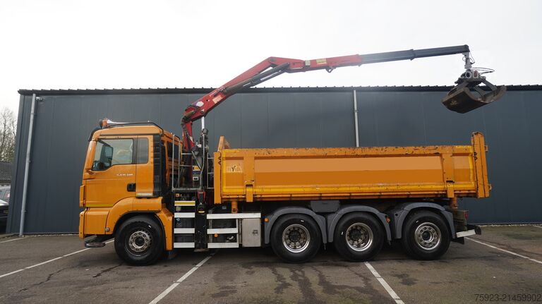 شاحنة رافعة MAN TGS 35.440 8X4 2 SIDE TIPPER WITH HMF Z 1943 CR...