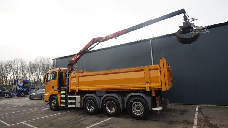 شاحنة رافعة MAN TGS 35.440 8X4 2 SIDE TIPPER WITH HMF Z 1943 CR...