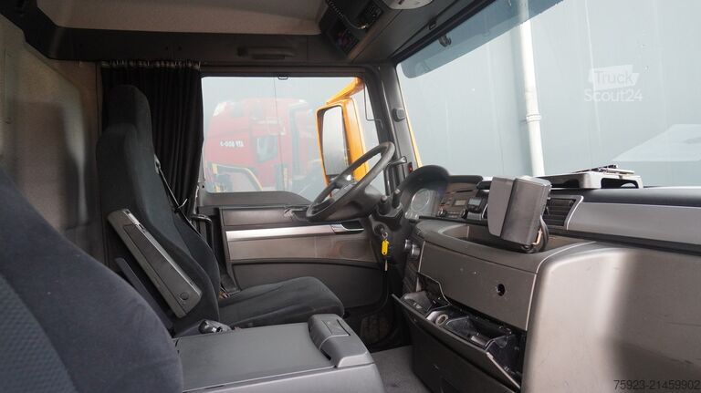 شاحنة رافعة MAN TGS 35.440 8X4 2 SIDE TIPPER WITH HMF Z 1943 CR...