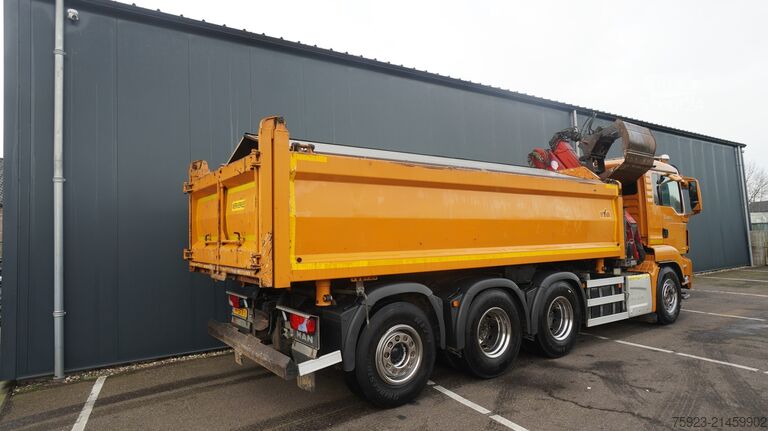 شاحنة رافعة MAN TGS 35.440 8X4 2 SIDE TIPPER WITH HMF Z 1943 CR...