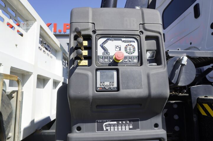 Plataforma com grua Mercedes-Benz Arocs 1833 4x2 / 50 tho. km! / HIAB
