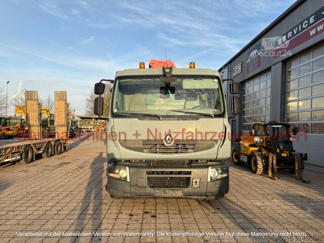 Renault 3-axle flatbed truck with Fassi F230XP crane, first registered in 2007 Renault 3-Achs Plattform-LKW Fassi F230XP Kran EZ 2007