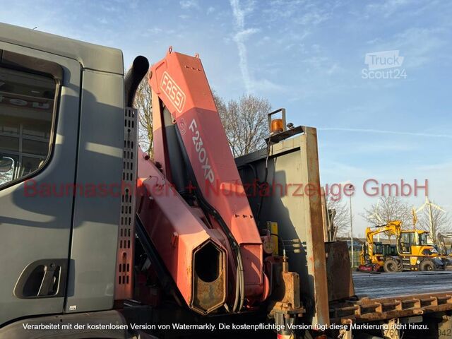 Renault 3-axle flatbed truck with Fassi F230XP crane, first registered in 2007 Renault 3-Achs Plattform-LKW Fassi F230XP Kran EZ 2007