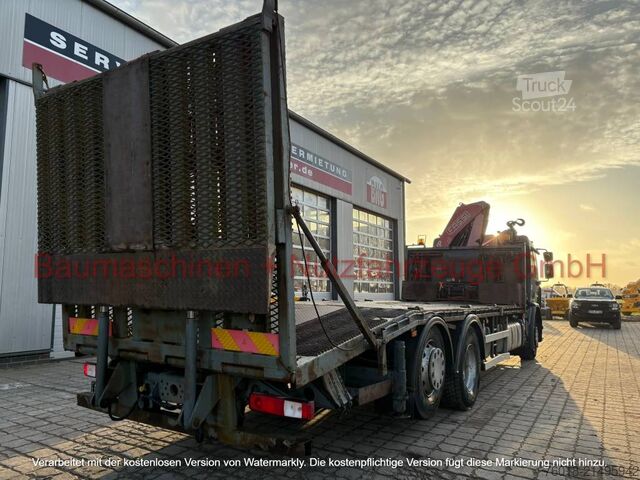 Renault 3-axle flatbed truck with Fassi F230XP crane, first registered in 2007 Renault 3-Achs Plattform-LKW Fassi F230XP Kran EZ 2007