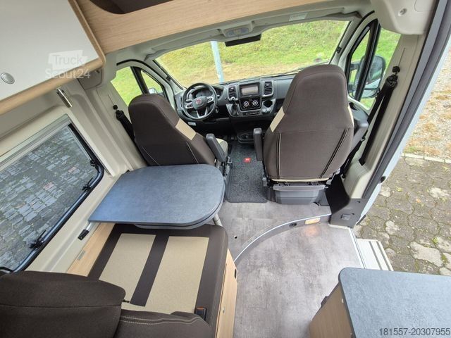 Obytný vůz ROADCAR R 640 140 PS Isofix, Solaranlage 170 Wp