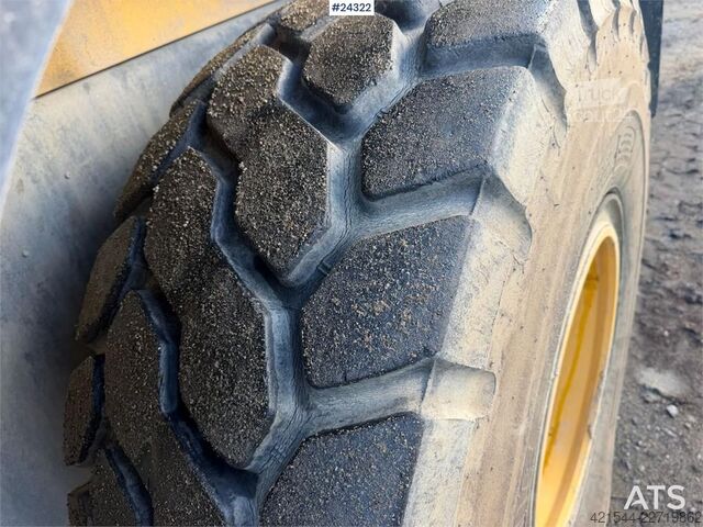 Iekrāvējs Komatsu WA320-8E0 wheel loader w/ lever steering and a buc