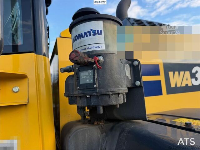 Iekrāvējs Komatsu WA320-8E0 wheel loader w/ lever steering and a buc