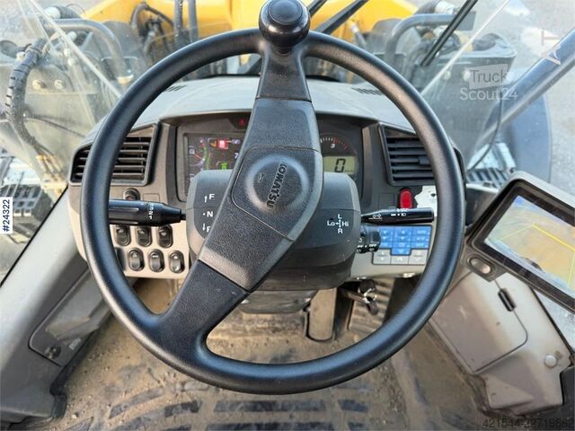 Iekrāvējs Komatsu WA320-8E0 wheel loader w/ lever steering and a buc