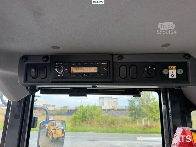 Iekrāvējs Komatsu WA320-8E0 wheel loader w/ lever steering and a buc