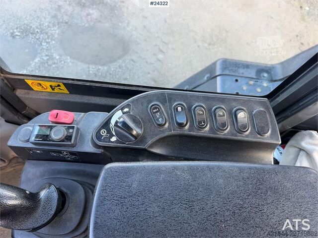 Iekrāvējs Komatsu WA320-8E0 wheel loader w/ lever steering and a buc