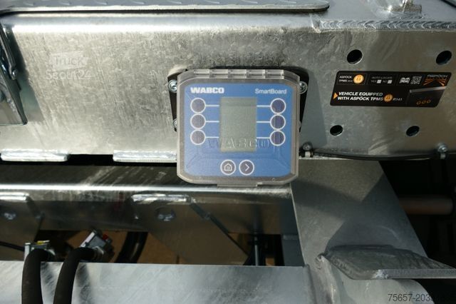 Släpvagn med arbetsplattform MÜLLER-MITTELTAL 5 achs Tieflader, Nachlauflenkachse, MA liftbar