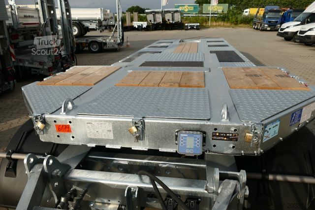 Släpvagn med arbetsplattform MÜLLER-MITTELTAL 5 achs Tieflader, Nachlauflenkachse, MA liftbar