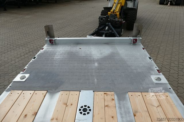 Tieflader Anhänger MÜLLER-MITTELTAL 3-Achs Plateau, luftgefedert, hydr. Rampen