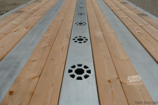 Tieflader Anhänger MÜLLER-MITTELTAL 3-Achs Plateau, luftgefedert, hydr. Rampen