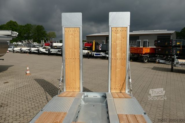 Tieflader Anhänger MÜLLER-MITTELTAL 3-Achs Plateau, luftgefedert, hydr. Rampen