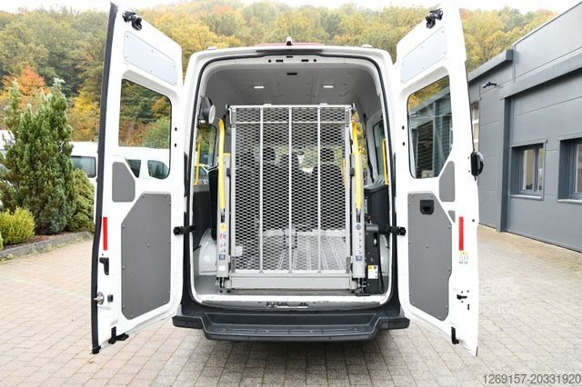 Минибус VOLKSWAGEN Crafter Bus/Kombi 35 FWD L2H2 Behindertengerecht