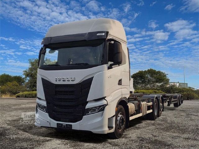 Samochód z wymienną zabudową IVECO AS260S51 FS/CM