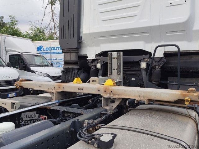 Samochód z wymienną zabudową IVECO AS260S51 FS/CM