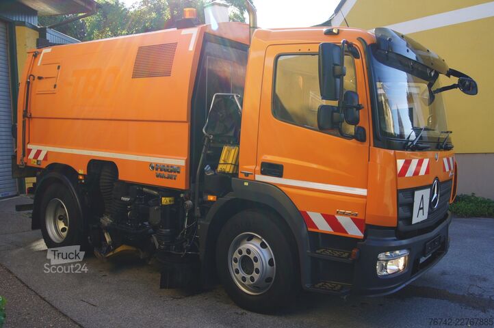 Sweeper truck Mercedes-Benz ATEGO 1324 /E 6/TÜV/FAUN Viajet 6 R+L+H Aufbaumotor