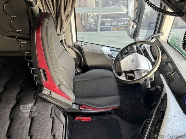 Standard-SZM Volvo FH 6X2,twin Steer Globetrotter NL truck ,TOP