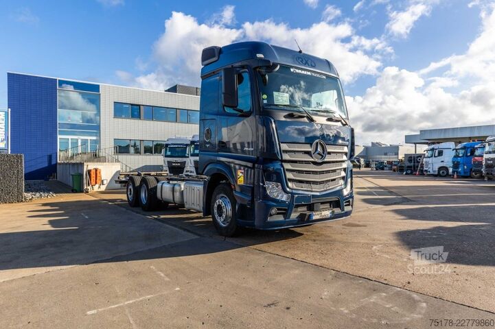 Chassis com cabina Mercedes-Benz ACTROS 2548