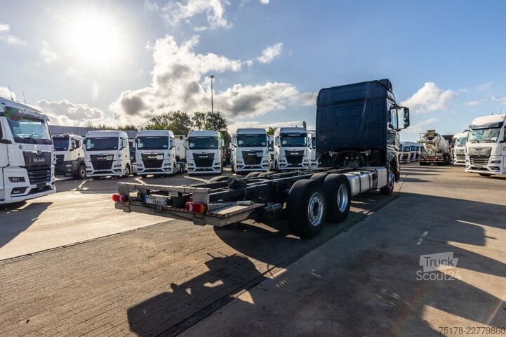 Chassis com cabina Mercedes-Benz ACTROS 2548