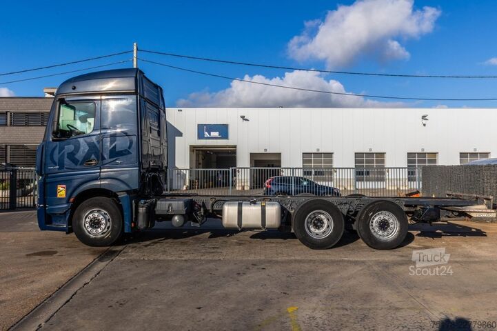 Chassis com cabina Mercedes-Benz ACTROS 2548