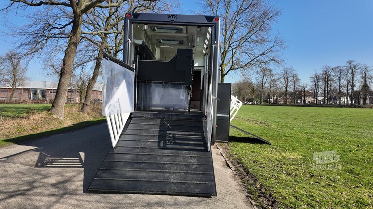 Horse transportation Scania P320 Luxury-line met pop-up en pop-out. id 7