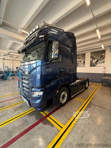 Tractora standard Iveco s-way 570