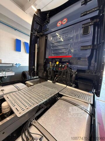 Tractora standard Iveco s-way 570