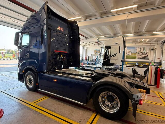 Tractora standard Iveco s-way 570