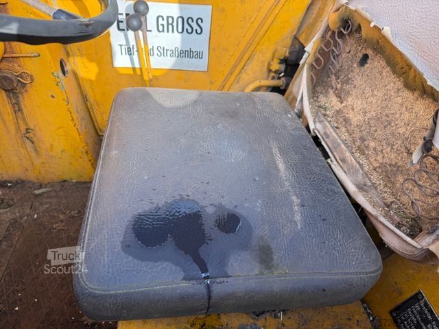 Buldoexcavator  Hatra 600