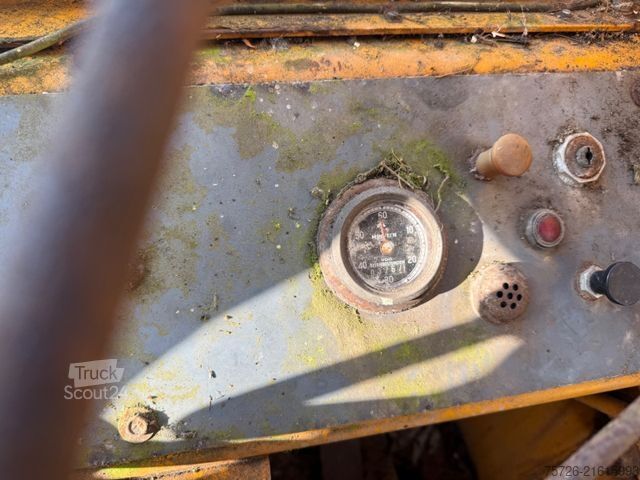 Buldoexcavator  Hatra 600